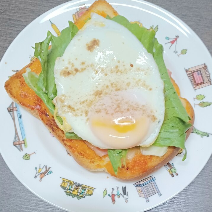 ♡目玉焼きとベーコンとレタスのオープンサンド♡